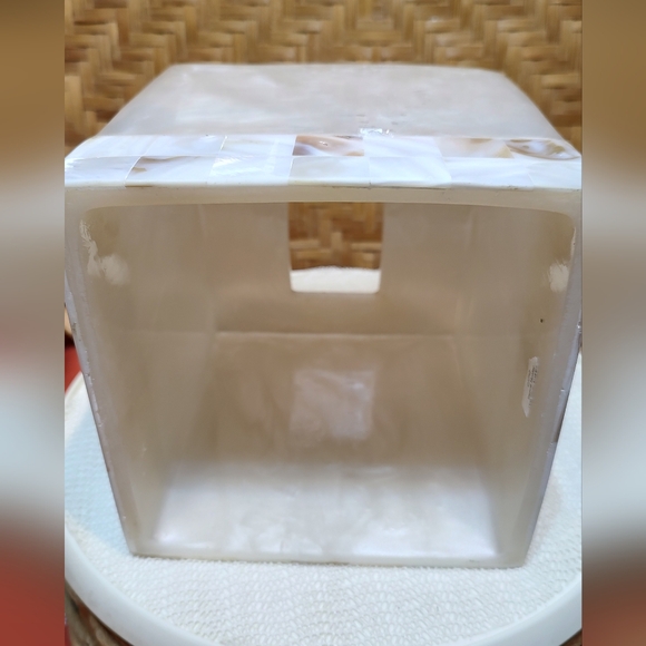 Capiz Shell Tissue box holder - Picture 5 of 7